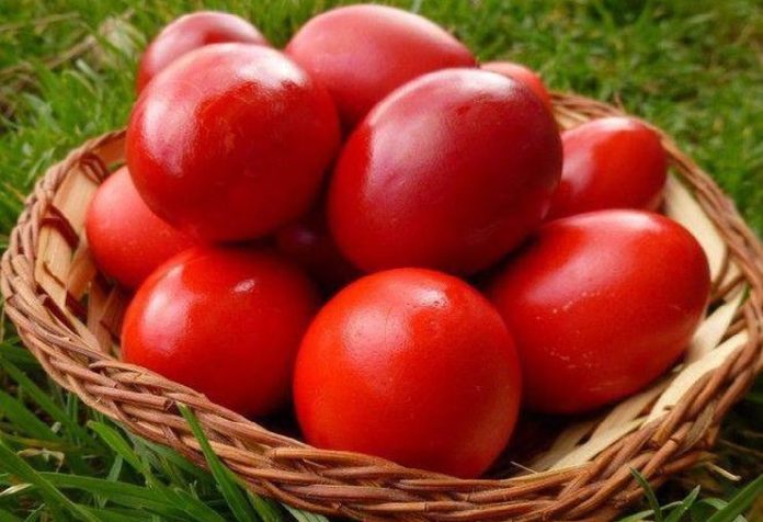 Γιατί βάφουμε κόκκινα αυγά την Μεγάλη Πέμπτη; | Ιερά Μονοπάτια